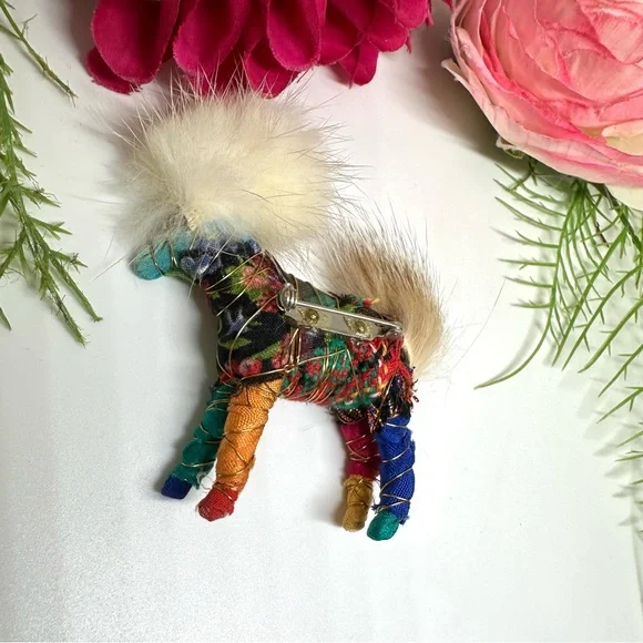 VINTAGE⚜️Handmade Patchwork Horse Pin With Real Fur - Picture 4 of 6